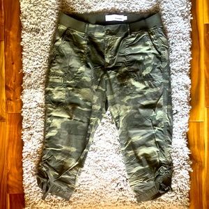 Sonoma Size 12 Camo Capris
